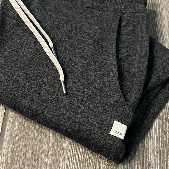 Vuori Womens Joggers - Picture 2 of 4